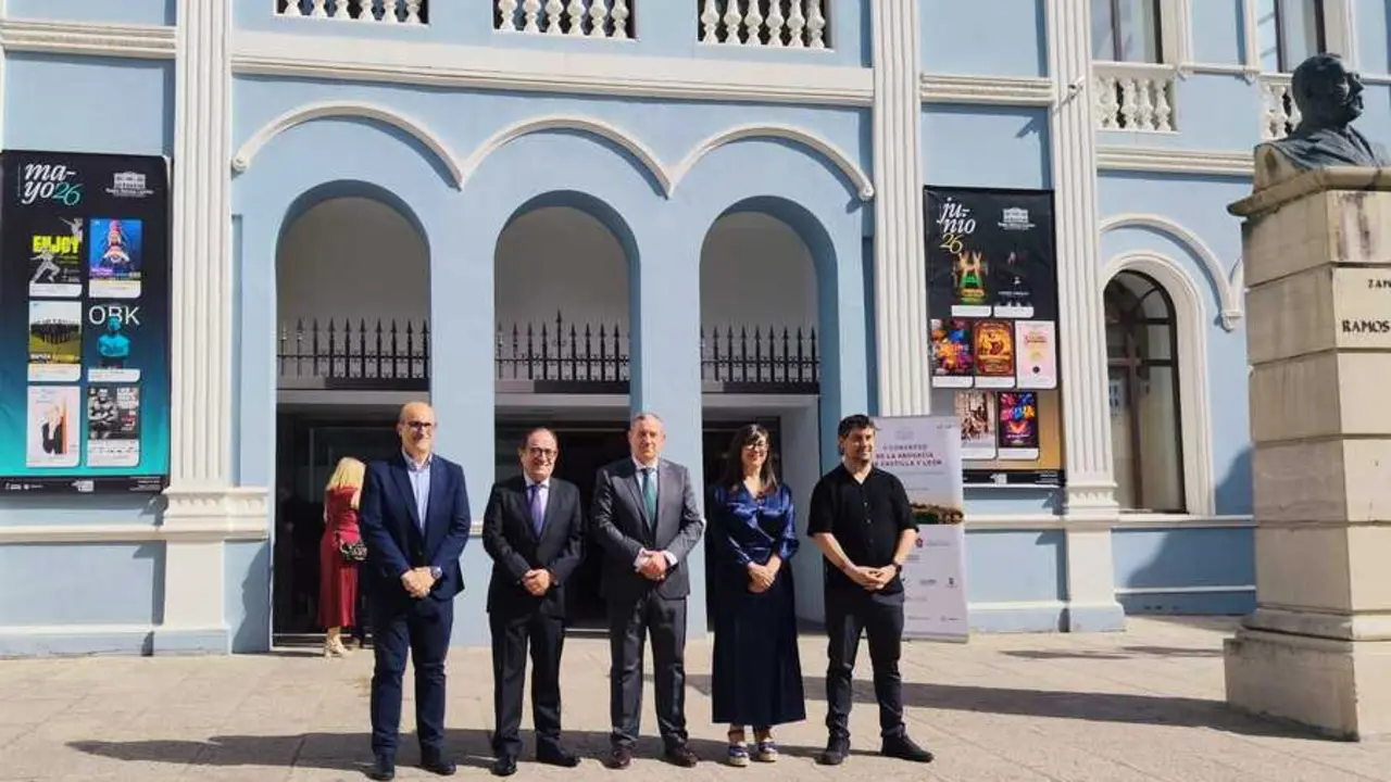 Autoridades con los m&aacute;ximos representantes de la abogac&iacute;a en Zamora y Castilla y Le&oacute;n