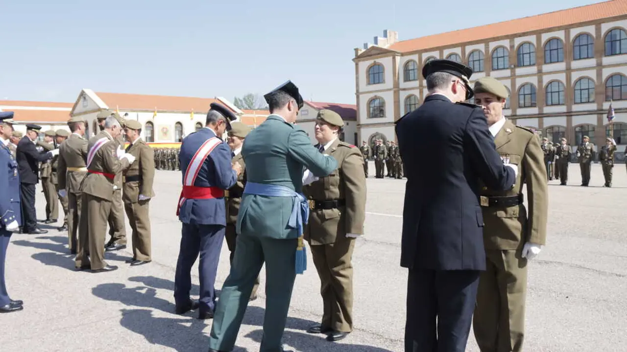 Zamora participa en el acto central de San Fernando en el acuartelamiento &ldquo;General Arroquia&rdquo; 1