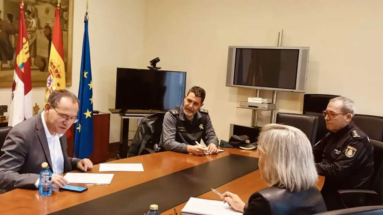 Reuni&oacute;n del subdelegado del Gobierno con las FCSE