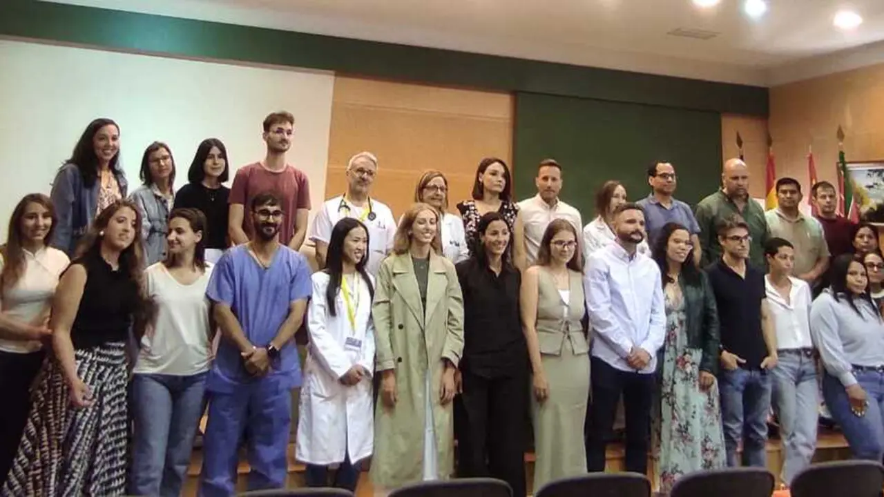 Imagen de familia del acto de bienvenida de los nuevos MIR en el Hospital Virgen de la Concha