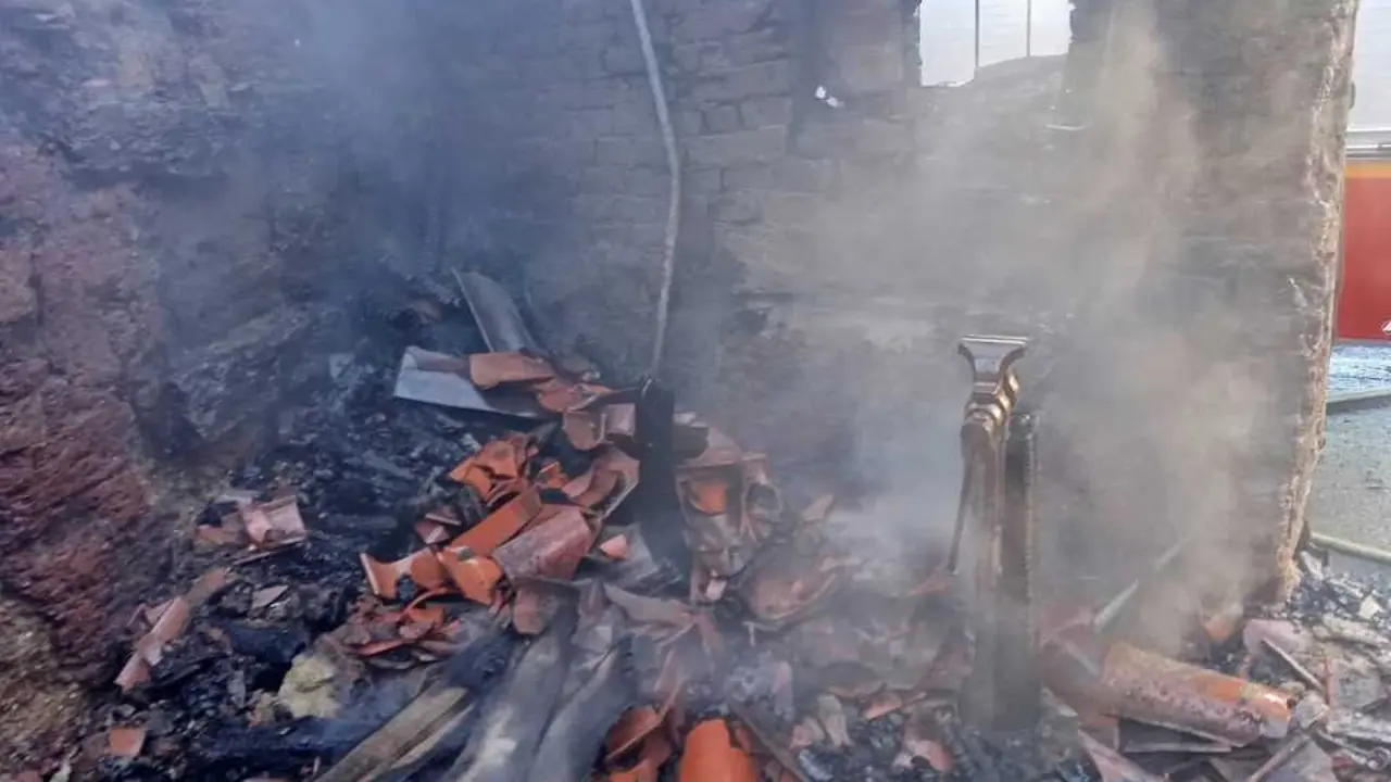 Incendio casa desahbitada Villan&aacute;zar 