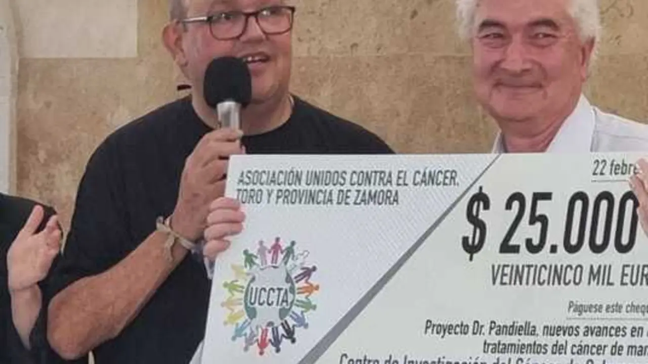 &Aacute;ngel Garc&iacute;a en la fiesta anual de la Asociaci&oacute;n Unidos contra el C&aacute;ncer de Toro