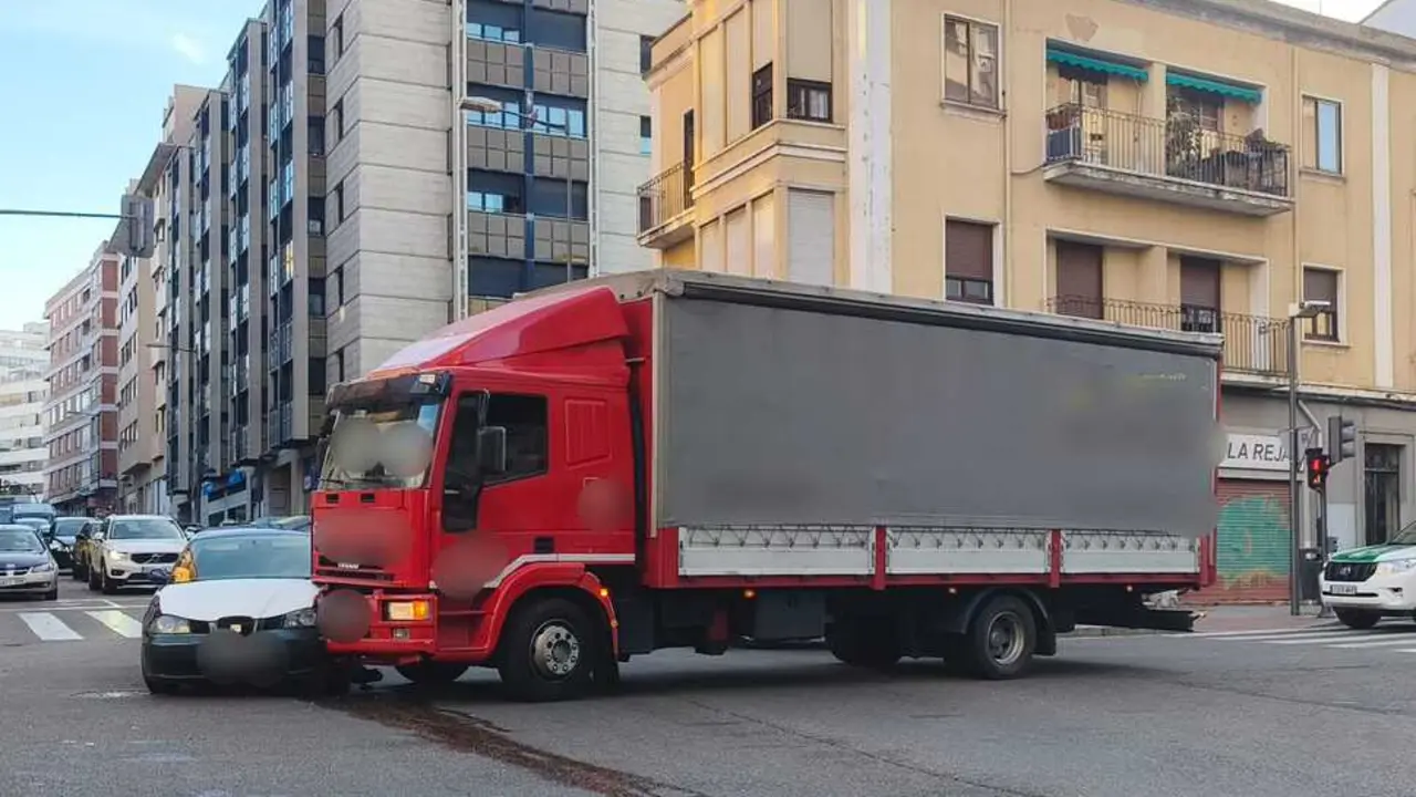Colisi&oacute;n ami&iacute;n y turismo avenida portugal y san pablo
