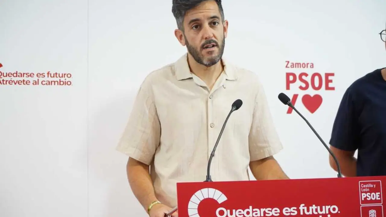 Javier Garc&iacute;a, durante la rueda de prensa en la sede del PSOE de Zamora