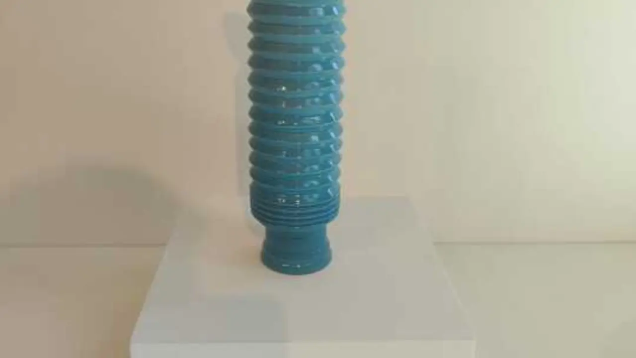 Orinal plegable, obra de Alberto Segurado