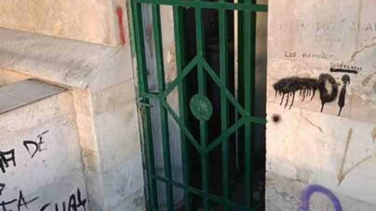 Estado de los ba&ntilde;os La Mota - imagen Izquierda Unida Benavente