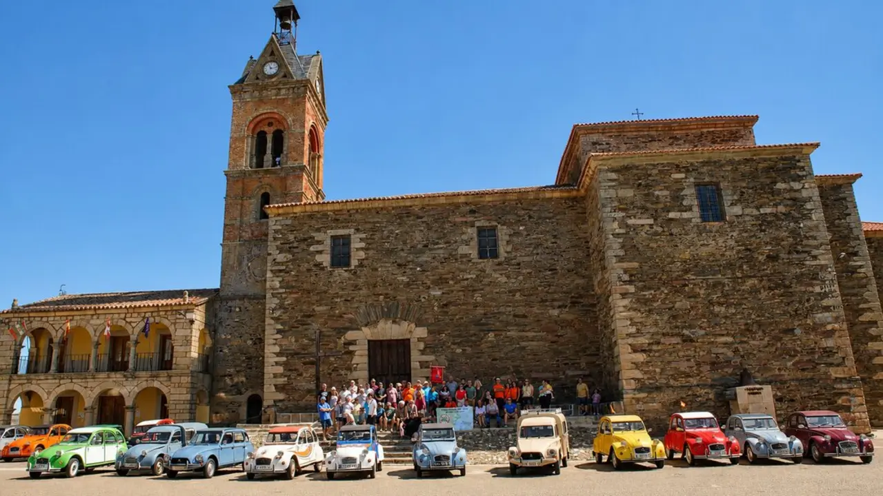 Citro&euml;n 2CV recorren Aliste. IMAGEN CEDIDA (14)