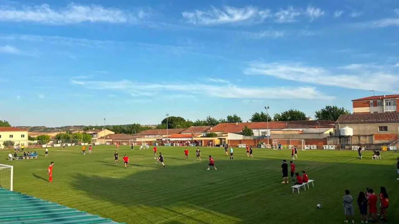 Corrales del Vino. campo de f&uacute;tbol  (1)