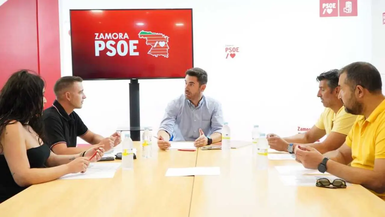 Un momento del encuentro entre Antidio Fag&uacute;ndez y la Asociaci&oacute;n Provincial de Autoescuelas de Zamora