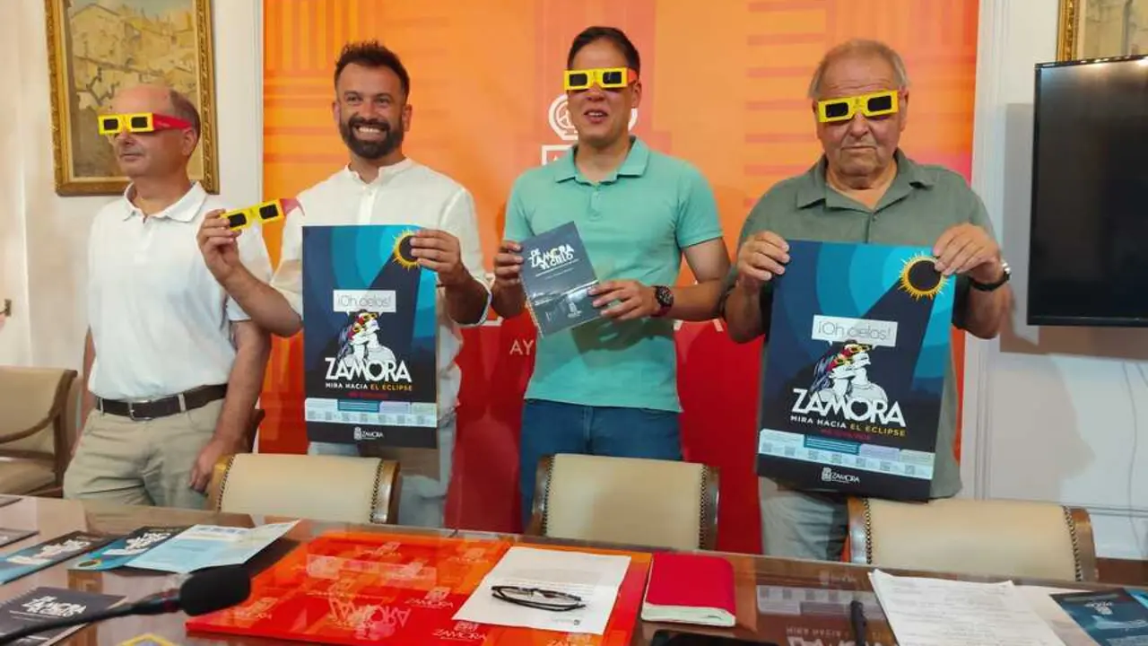 Momento de la rueda de prensa en el Ayuntamiento de Zamora sobre el eclipse del 12 de agosto