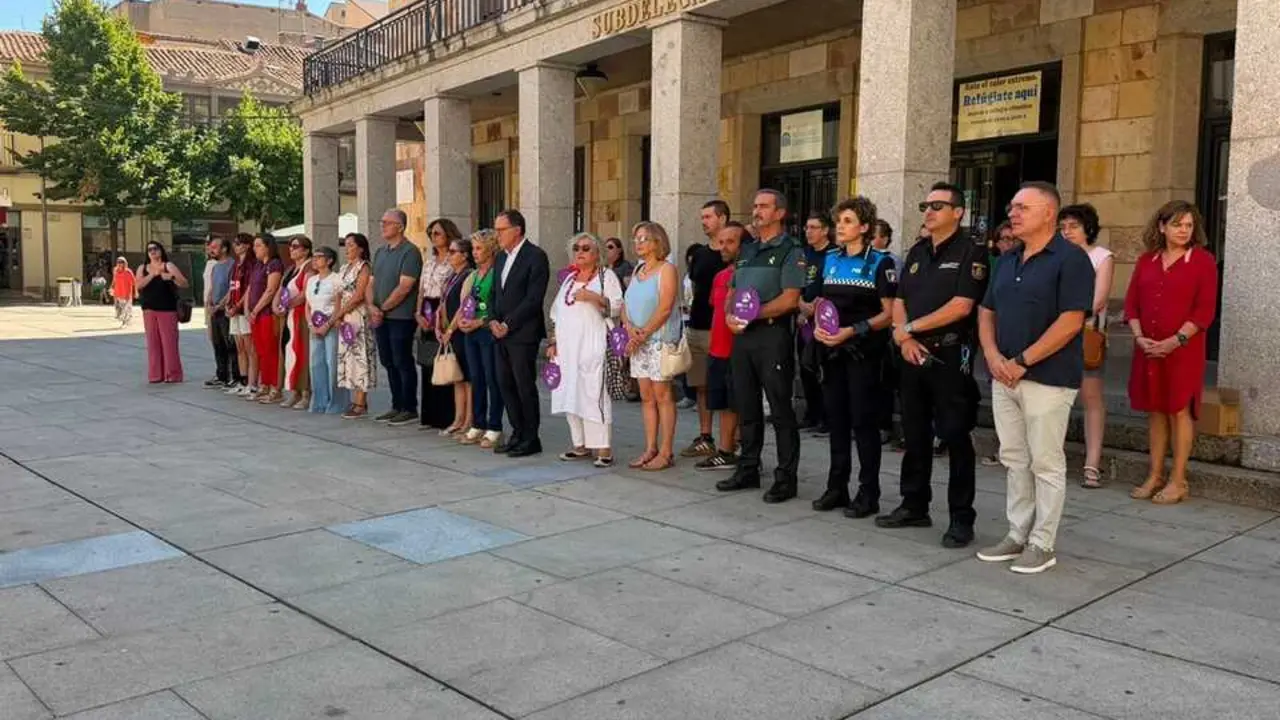 Minuto de silencio Zamora por una v&iacute;ctima de violencia machista 