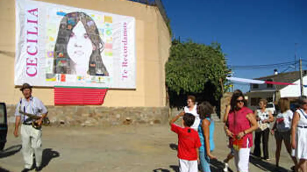 Imagen de Facebook del homenaje de los vecinos de Colina de Trasmonte a Cecilia en el a&ntilde;o 2010