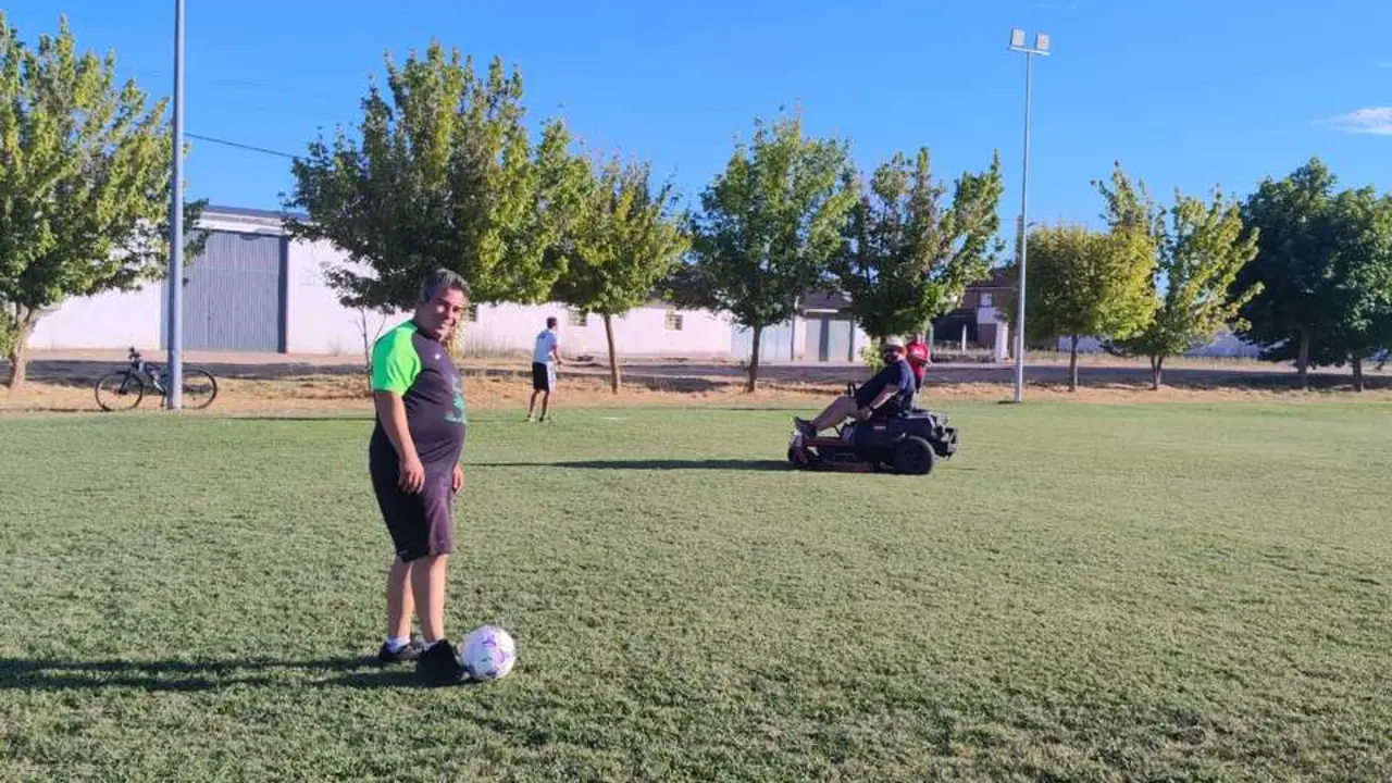 &Oacute;scar Miranda en el campo donde se jugar