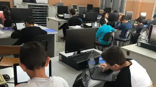 Alumnos en un aula