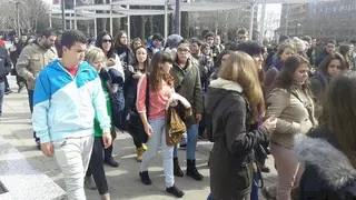 Adolescentes zamoranos en la Plaza de la Marina