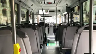Interior de un autobús urbano