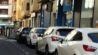 Coches aparcados en una calle de Zamora