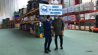 ángel Blanco junto al presidente del Banco de Alimentos de Zamora, Andrés Rincón