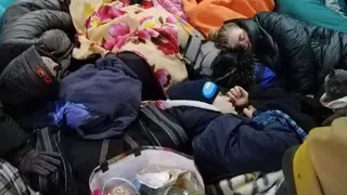 Personas atrincheradas en Ucrania