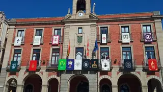 Renovación de los reposteros de la Semana Santa