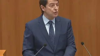 Alfonso Fernández Mañueco durante su primera comparecencia en el pleno de investidura en las Cortes de CyL