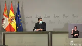 El consejero de Economía y Hacienda y portavoz en funciones, Carlos Fdez. Carriedo, comparece en rueda de prensa posterior al Consejo de Gobierno