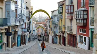 Cuesta de Balborraz adornada en Navidades