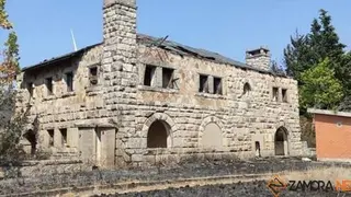 La estación de tren de Abejera, también quemada. Foto Betide Machado