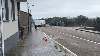 Accidente en la N-122 a su paso por Fonfría. Fotografía: grupo WhatsApp