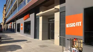próxima apertura de un BASIC-FiT en Zamora. imagen de archivo