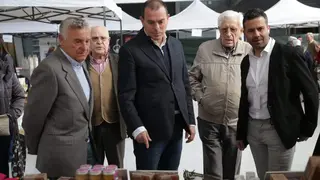 El presidente de la Diputación, Francisco Requejo, recorre junto a varios jubilados los stands locales en IFEZA