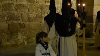 Nuestra Madres de las Angustias desfila en la noche del Viernes Santo_20