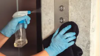 Mujer limpieza edificios