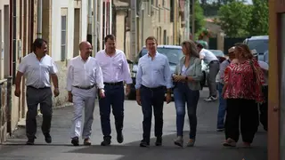 Visita de Alberto Núñez Feijóo a Corrales del Vino durante la campaña electoral del 23J_31