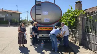 Camión cisterna en Fermoselle