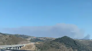 Columna de humo del incendio de Argozelo