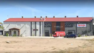 Fotografía de algunas de las discotecas afectadas por el cierre en la zona de la carretera de Villalpando