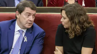 Mañueco e Isabel Ayuso durante la Comisión General de las Comunidades Autónomas en el Senado