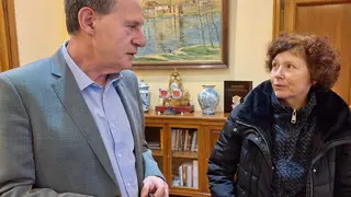 El subdelegado del Gobierno en Zamora, Ángel Blanco, junto a la directora de cine y actriz, icíar Bollaín