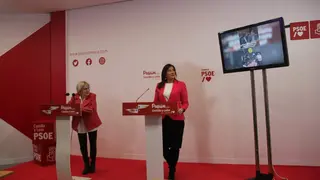 La secretaria de Organización del PSOECyL y procuradora por Zamora, Ana Sánchez, analiza, junto a la procuradora socialista por Zamora, Inmaculada García, la situación agraria de CyL