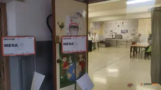 Apertura de la jornada electoral en el colegio de La Hispanidad, en Zamora_4