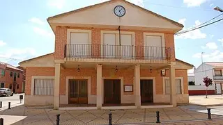 Arcos de la Polvorosa, Ayuntamiento