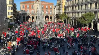 La Papanoelada Motera toma la Plaza Mayor de Zamora