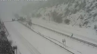 A-52, a la altura de Padornelo, completada nevada