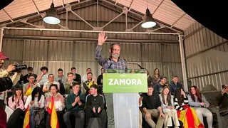 Mitin Vox Zamora Santiago Abascal y Carlos Poll&aacute;n _25
