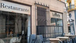 la Mafia se sienta a la mesa -restaurante Zamora 