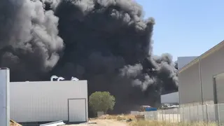 Fuego en la planta de residuos de Roales_32