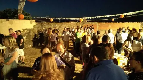 /images/vino_espanol_carrascal_zamora.jpg. Imagen de archivo