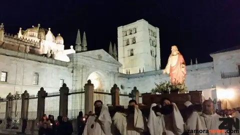 a6f40369cc32e80f576560806a909f2e_XL