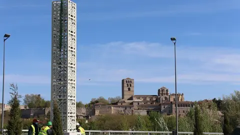 escultura coomonte Puente de los Poetas 2 